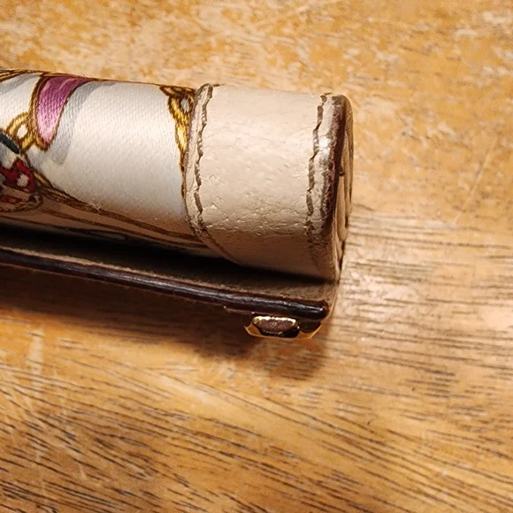 Gucci Cream Chain & Charm Foldover Wallet - Picture 6 of 16